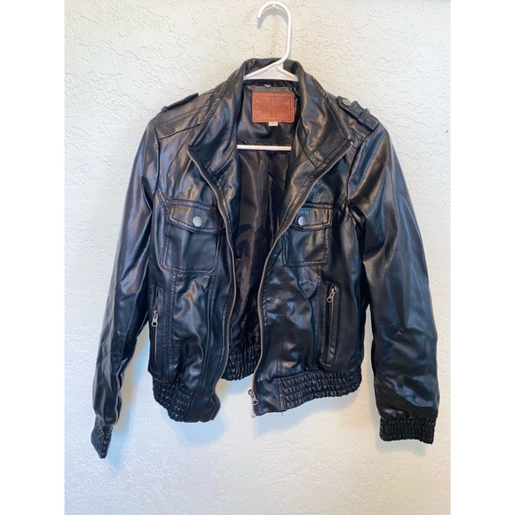 Black Faux Leather Jacket Size L - Picture 1 of 6